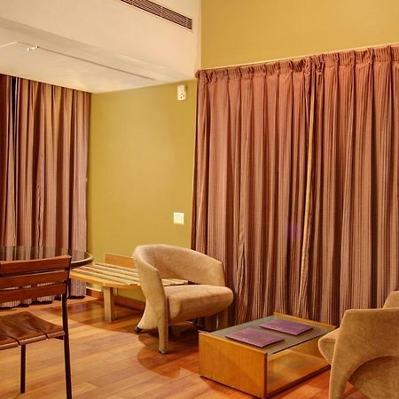 Capital O 16165 Cartier Hotel Бангалор Екстериор снимка